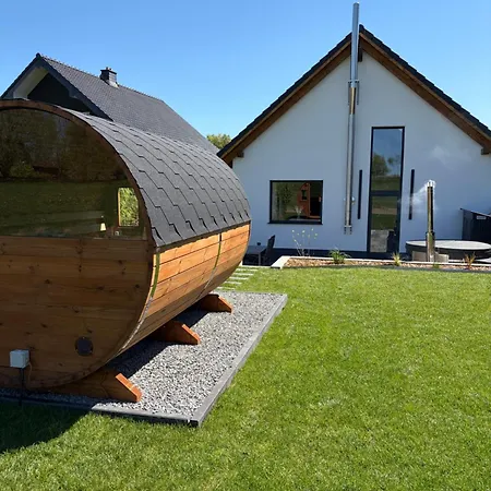 Traumnest Eifel Mit Sauna & Whirlpool Montjoie