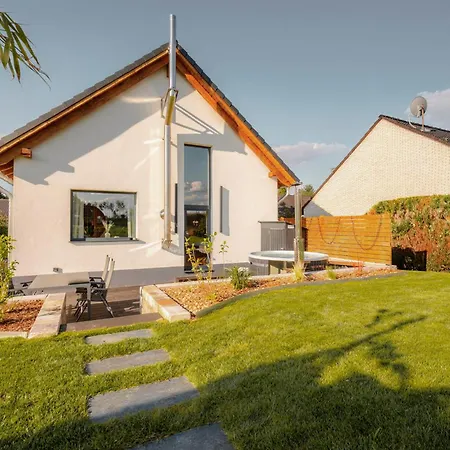 Traumnest Eifel Mit Sauna & Whirlpool *